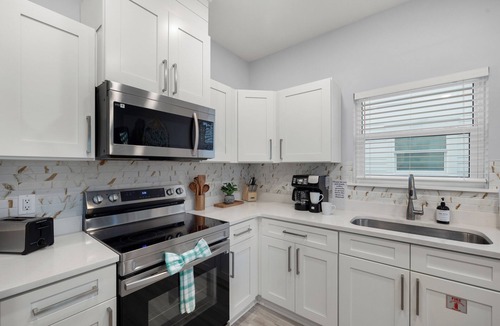 Holiday Beach House | Private Pool Xbox Gaming Wall King Suites Sleeps 14 Beach Unit A