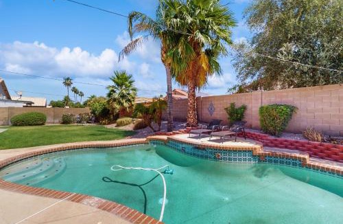 Avondale House | Private Pool, Yard & Pool Table! 'Avondale Abode'