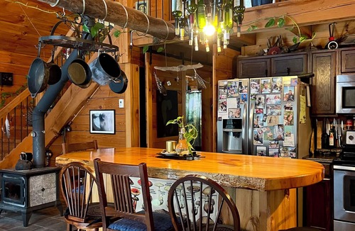 Waterville Cottage | Private Rustic Cabin Near Smuggs Cozy, Quiet, Pet Friendly