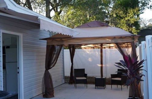 Temple Crest Apartment | Private suite with independent entrance + hottub. Only 3 minutes from Busch Garden