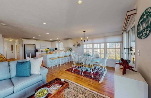 Barnstable House | Private water access & stunning views