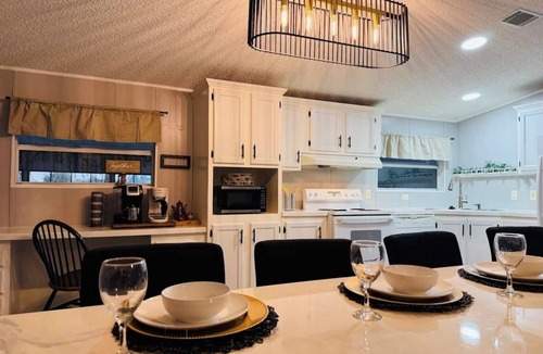 Clermont Bed & Breakfast | PrivateOakForest RanchFirepit, BBQ&FamilyRetreat