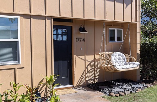 Downtown Lahaina House | Pualei Beach House 3-bedroom townhome in phenomenal Lahaina with WiFi, AC