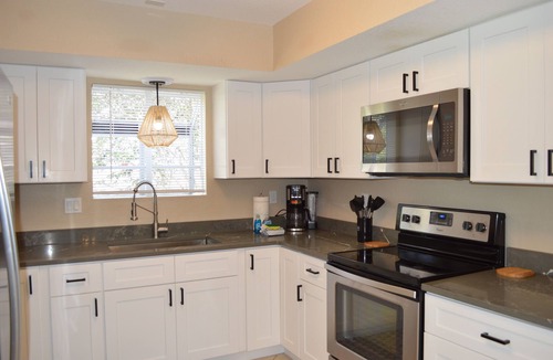 Sarasota House | Pup-approved Winter Escape - Sunshine, Comfort, Beaches & Fun await!