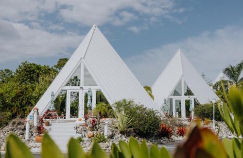 San Carlos Park Hotel | Pyramids in Florida