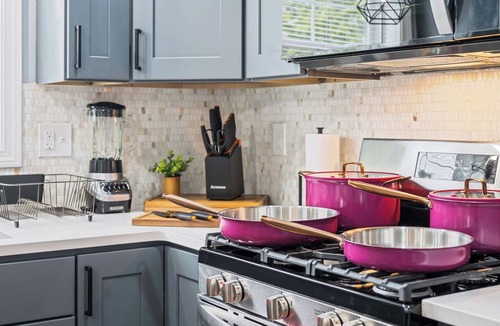 Providence Apartment | Quadro-Lux at Charles District PVD 4BR/2BA Laundry+Dishwasher+ Parking