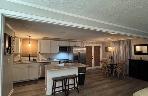 Macon House | Quaint 3-bedroom 2-bathroom house with all necessary features in welcoming Macon