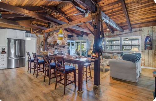 Christchurch Cottage | Quaint cottage in welcoming Topping with cozy charm, water view from all windows