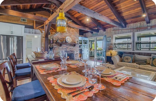 Christchurch Cottage | Quaint cottage in welcoming Topping with cozy charm, water view from all windows