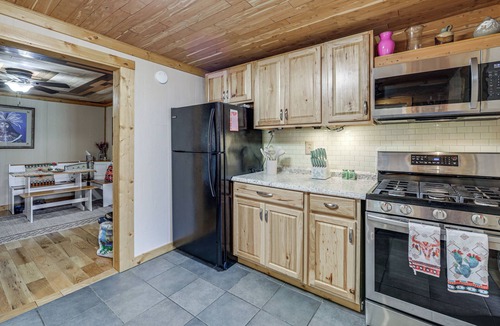 Robbinsville House | Quaint Mountain Charm! Robbinsville Hideaway