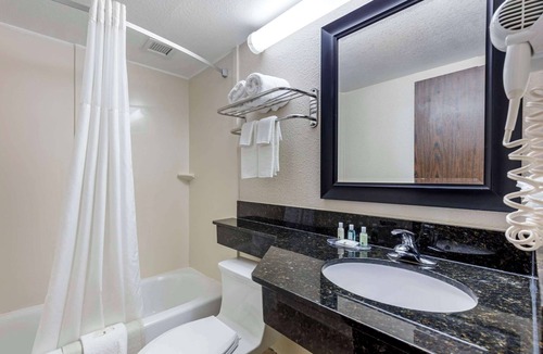 Stuart Hotel | Quality Inn Downtown Stuart