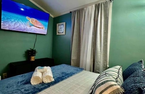 Downtown Syracuse House | Queen Bed Shared Common Space Carrier Dome SU Hospitals