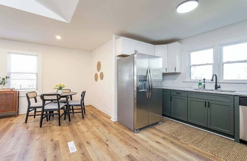 Winston - Salem House | Queen’s Quarters! 6BR 3B Near Atrium Health & WFU