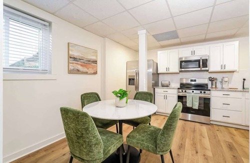 Winston - Salem House | Queen’s Quarters! 6BR 3B Near Atrium Health & WFU