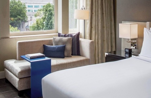 City Center Hotel | Quiet, Luxurious Richmond Room