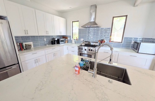 Point Richmond House | Quiet Spacious Light Waterfront Home w 3 Bridge & Bay Views. Relaxing Retreat!