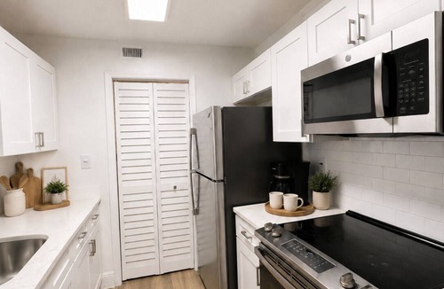 Tampa Palms Apartment | Quiet Tampa 2BR Retreat w/Private Patio