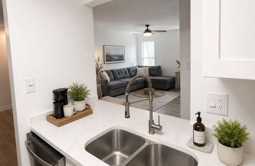 Tampa Palms Apartment | Quiet Tampa 2BR Retreat w/Private Patio