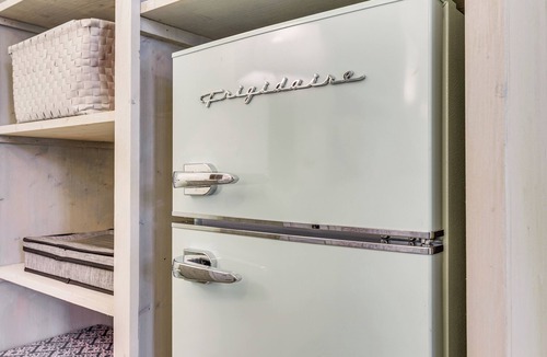 Enfield Apartment | Quiet Tree-lined Yard & EV Charger: Near I95