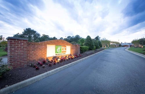 Stonehouse Villa | Quiet Villa with Bowling Alley, Pools, +Mini Golf
