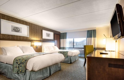 Gaffer District Hotel | Radisson Hotel Corning