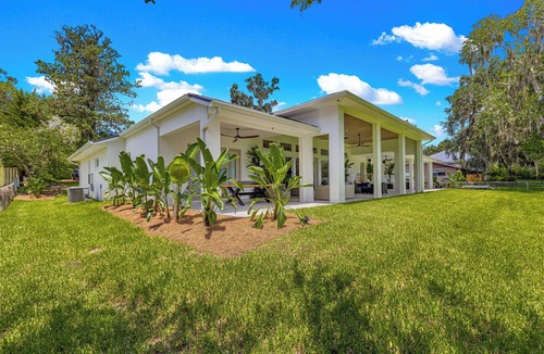 Dunnellon House | Rainbow Retreat Luxury Escape: 2 Homes, 11 Bedrooms, Perfect for Big Groups!