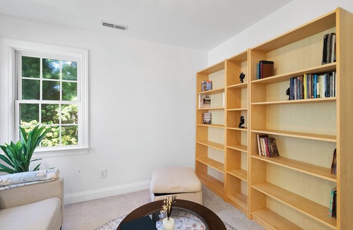 North Raleigh House | Raleigh Retreat: Mini Library, Fun Basement, EV, Surround Sound 85 in TV System