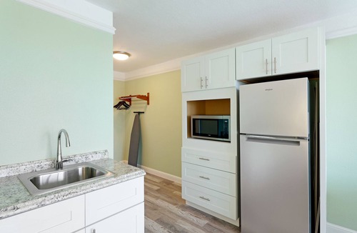 Trailer Estates Hotel | RAMADA SARASOTA CONDO HOTEL#407 Waterfront Balcony, King Bed, Pool, Kitchenette