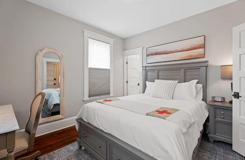 West New Haven Apartment | Red Cross Haven Modern 2BR w Private Bathrooms