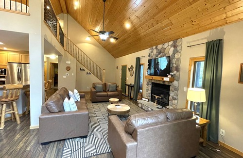 Spring Brook House | Red Oak Lodge @ Spring Brook Resort