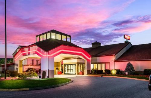 Ashley Oaks Hotel | Red Roof Inn PLUS+ & Suites Knoxville West - Cedar Bluff