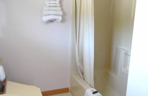 Robbinston Hotel | Redclyffe Shore Motor Inn