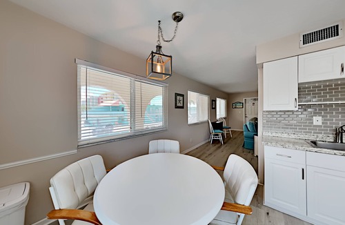 North Redington Beach Condo | Redington Surf Resort 14 Quaint Beach Front Condo Motel