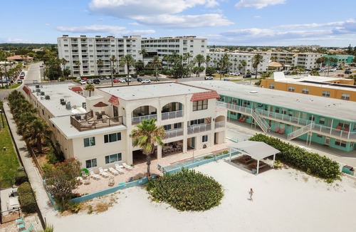 North Redington Beach Condo | Redington Surf Resort 14 Quaint Beach Front Condo Motel