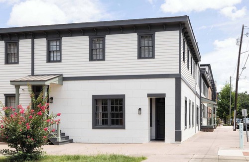 Old West Broad Neighborhood Condo | Refurbished Townhome | Walk to Forsyth & Parking