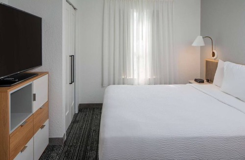 Falls Church Hotel | Relax and Unwind! Three Contemporary 2BR Suites with Full Kitchen, Pet-friendly!