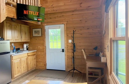 Potsdam Cabin | Relax, connect, and enjoy self check-in! Close to Clarkson University!