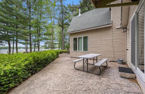 Kalkaska House | Relax Explore Waterfront Crawford Lake Cottage - 4878