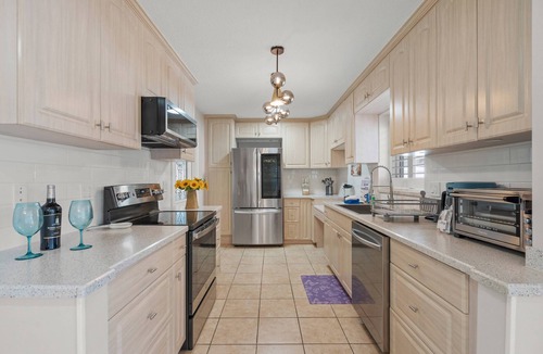 Gulf Gate Estates House | Relax in style at Coral Breeze! Your private Sarasota escape | Heated pool | Sunroom | Dog-friendly