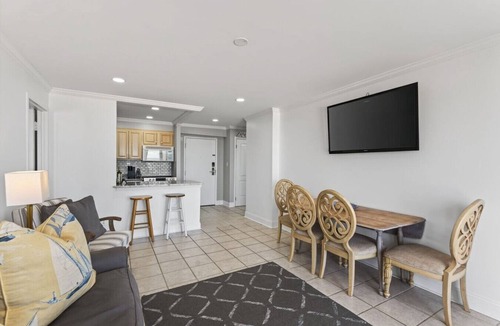 Northeast Virginia Beach Apartment | Relax on Sunny Virginia Beach with Oceanfront View