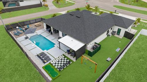 Burnt Store House | Relax & Play in Cape Coral Pool BBQ Family Fun
