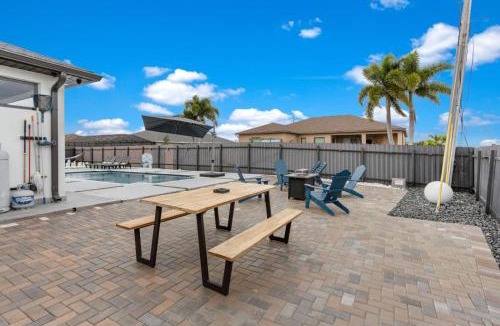 Burnt Store House | Relax & Play in Cape Coral Pool BBQ Family Fun