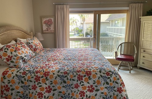 Saint Helena Island Villa | Relax & Regroup at the Beach- Let's think about Fall. Check us out!