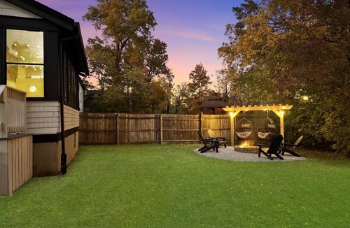 Silverton House | Relaxing 3-bedroom house in terrific Cincinnati with Firepit and Patio