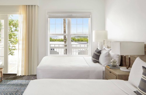 Key West Hotel | Relaxing Beach Getaway, with Onsite Pools, parking, Shuttle Service!