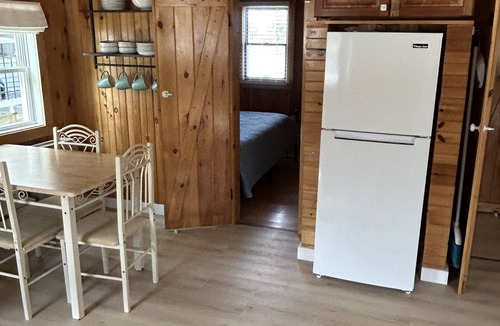 North Hero Cottage | Relaxing cottage on Carry Bay boasting beautiful sunsets.