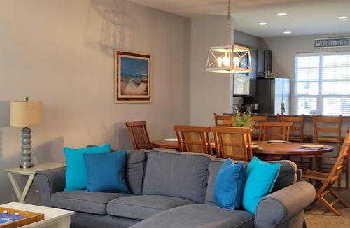 Frankford House | Remodeled 2025. Free Parking-2 m to Beach-Spacious-Free Pool-Game Room-King Bed