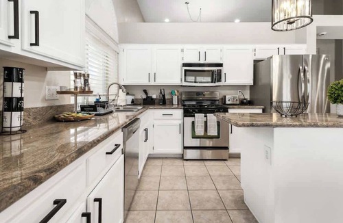 Gibson Springs House | Remodeled 5 Bedroom Stunner close to LV Strip!