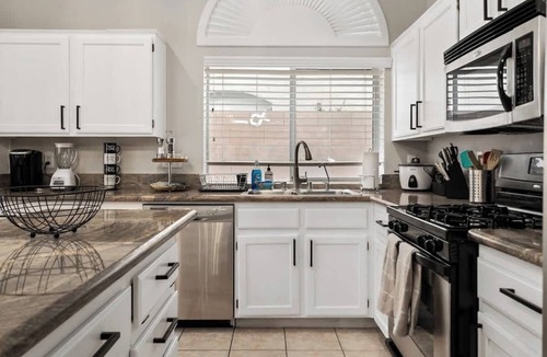 Gibson Springs House | Remodeled 5 Bedroom Stunner close to LV Strip!