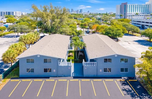 Poinciana Park Apartment | Renovated 2BR Near Beach, Airport, and Las Olas